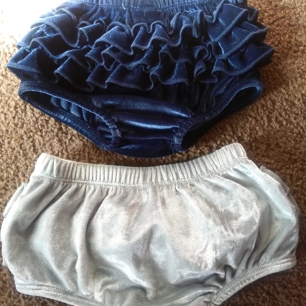 4 pairs of bloomers